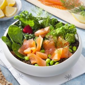 Poké-Bowl au saumon fumé et légumes